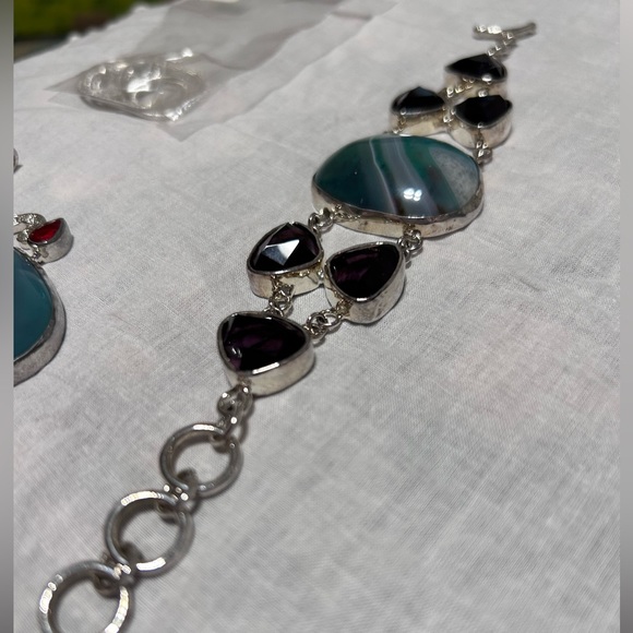 Absolutely Gorgeous Matching Necklace and Bracelet pieces by Hermosa. - Picture 10 of 16